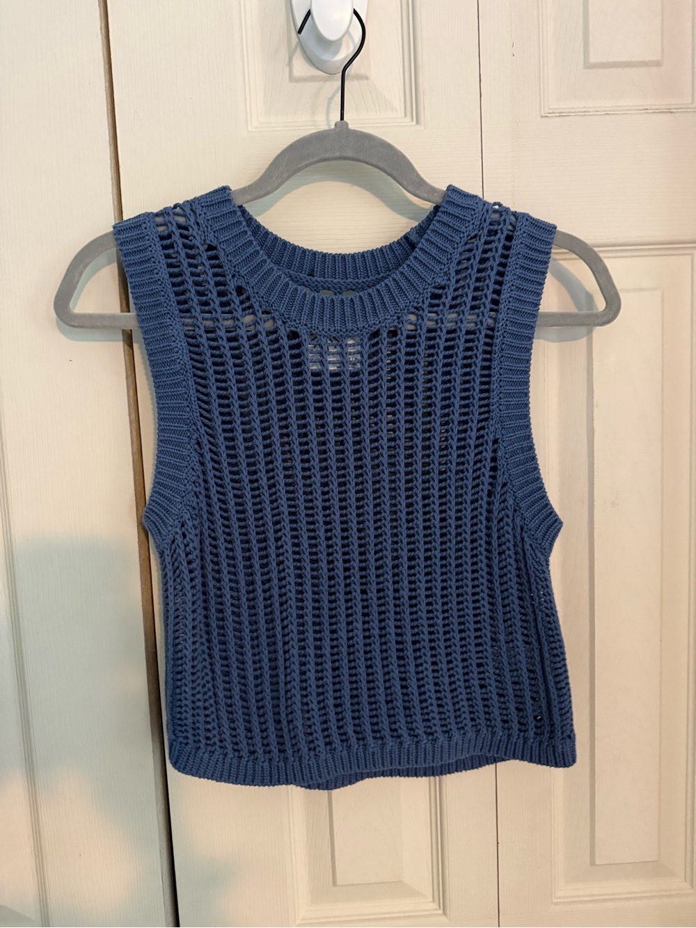 NWOT Aerie Offline Blue Crochet Open-Knit Sleeveless Sweater Vest Crew Neck AEO - Picture 6 of 8